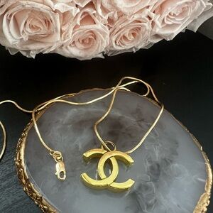 Gold Pendant Necklace